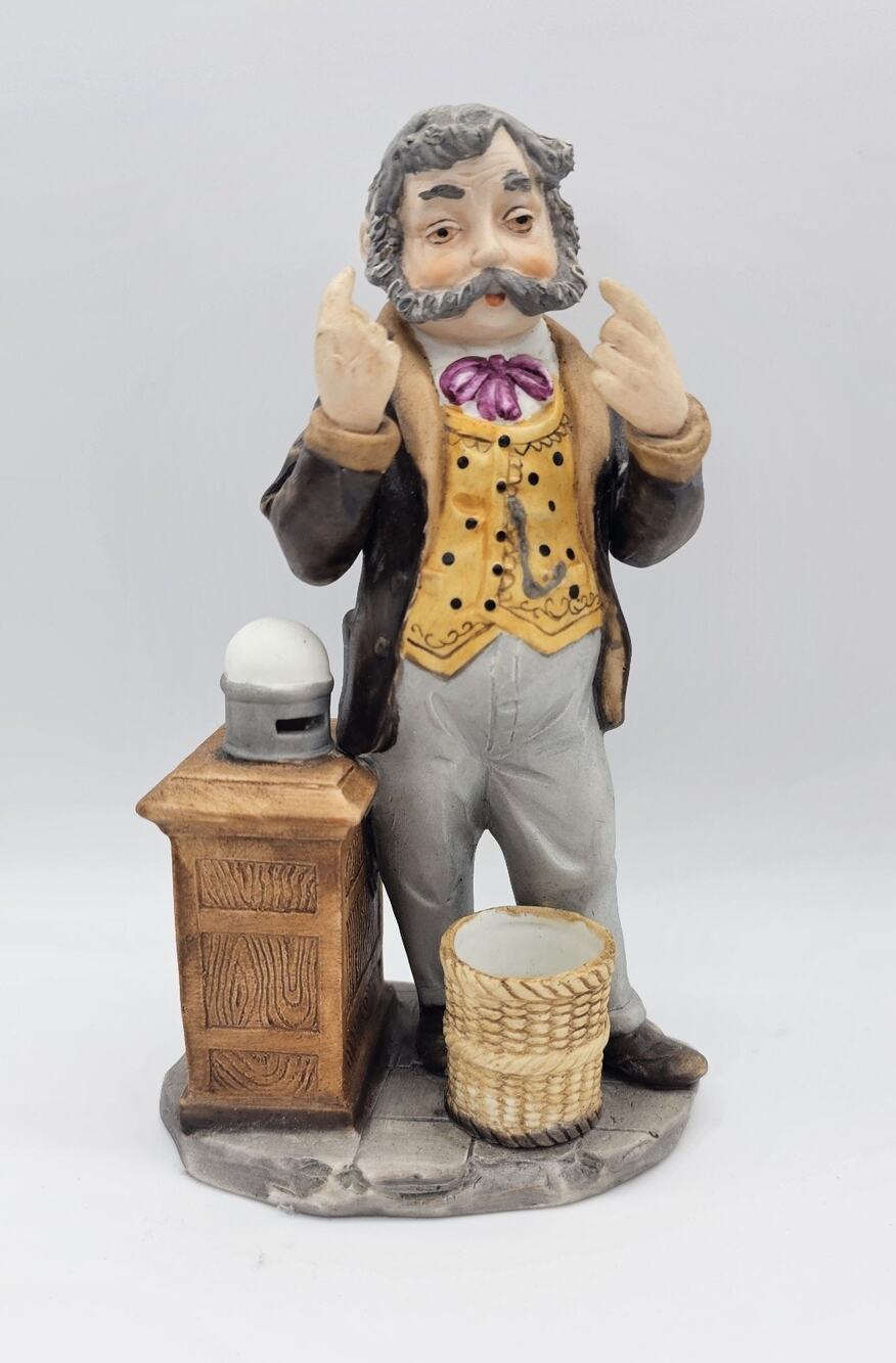 SEYMOUR MANN Original Vintage Signed Museo Stockbroker Porcelain Figurine Statue